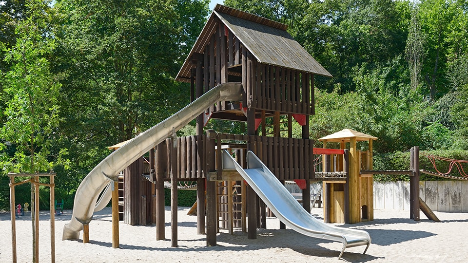 Установка деревянных детских площадок